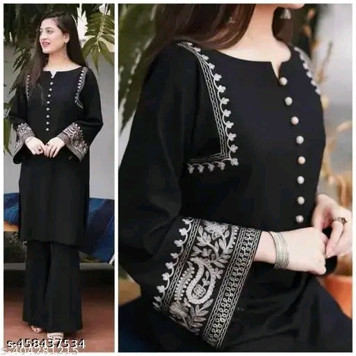 Aakarsha Voguish Women Kurta Sets