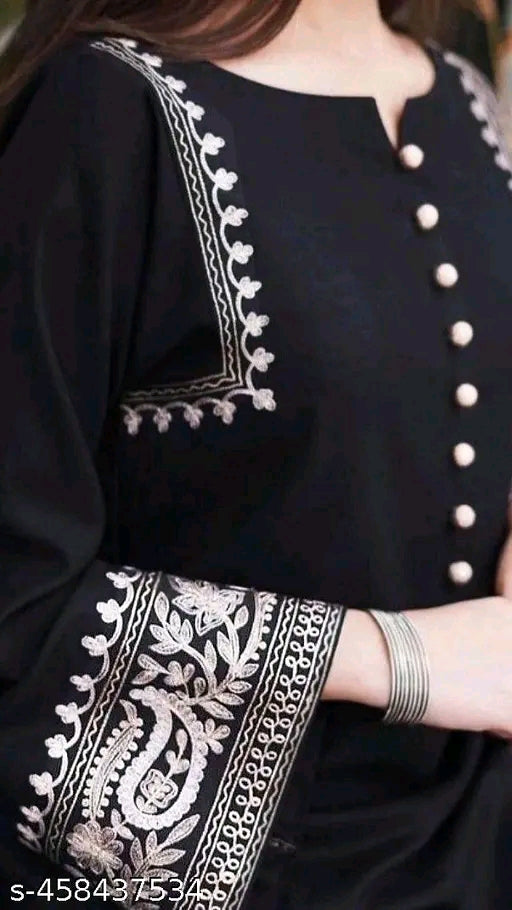 Aakarsha Voguish Women Kurta Sets