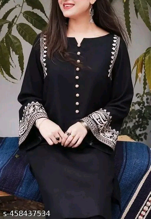 Aakarsha Voguish Women Kurta Sets