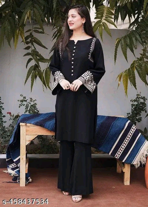Aakarsha Voguish Women Kurta Sets